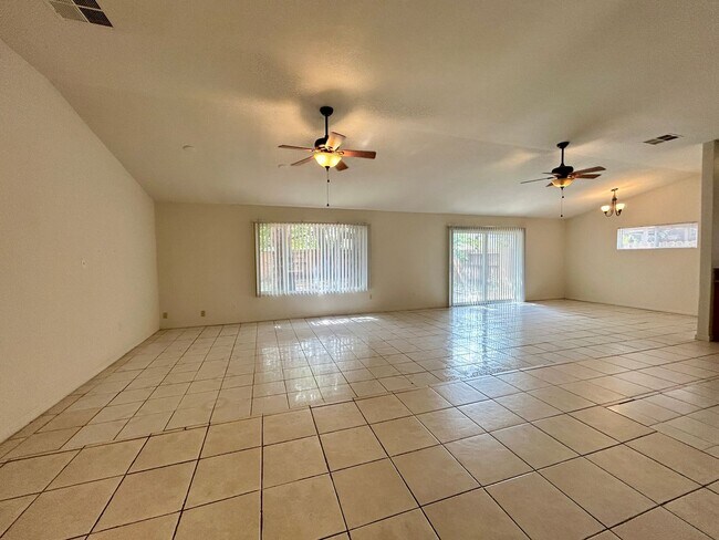 Foto del edificio - 8426 Center Pkwy