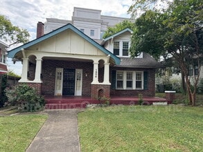 Building Photo - 1804A 15th Ave S
