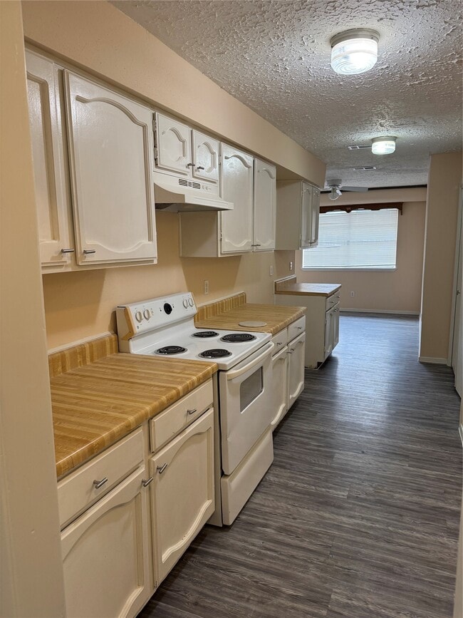 Foto del edificio - 11415 Loyola Dr