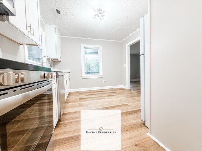 Foto del edificio - Your Dream Home Awaits! Fully Updated 3 Be...