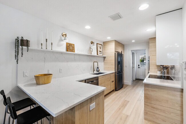 Building Photo - 3016 W Community Dr