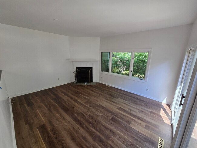 Building Photo - 103 Spinnaker Way