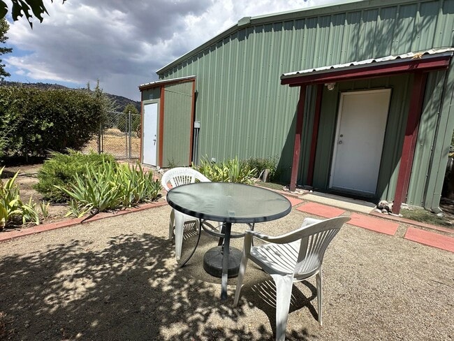 Building Photo - Furnished Studio READY NOW! electricity included!