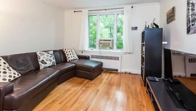 Building Photo - 150 Beaconsfield Rd