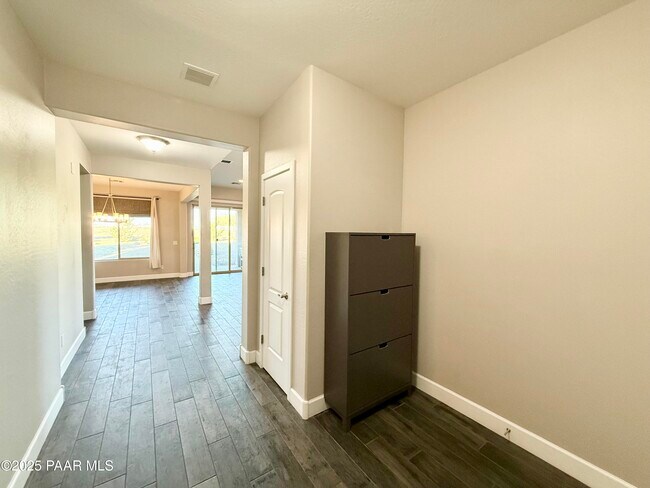 Foto del edificio - 220 Mackenze Rose Dr