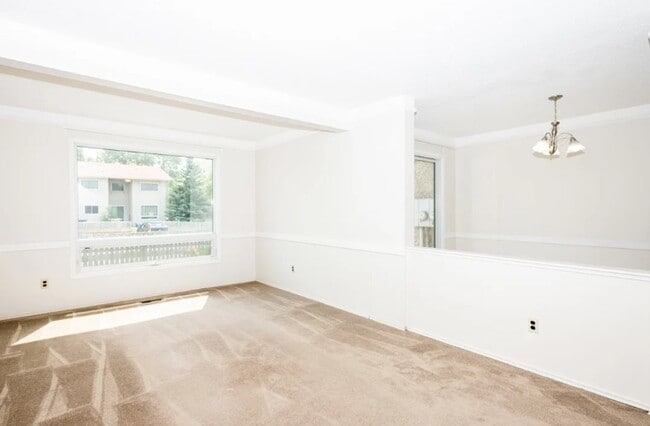 Building Photo - 2-75 Oak Park Walk