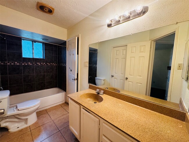 Foto del edificio - 17118 Amber Ridge Dr