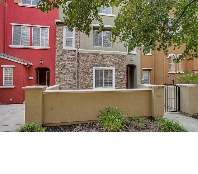 Foto del edificio - 1773 Camino Real Way