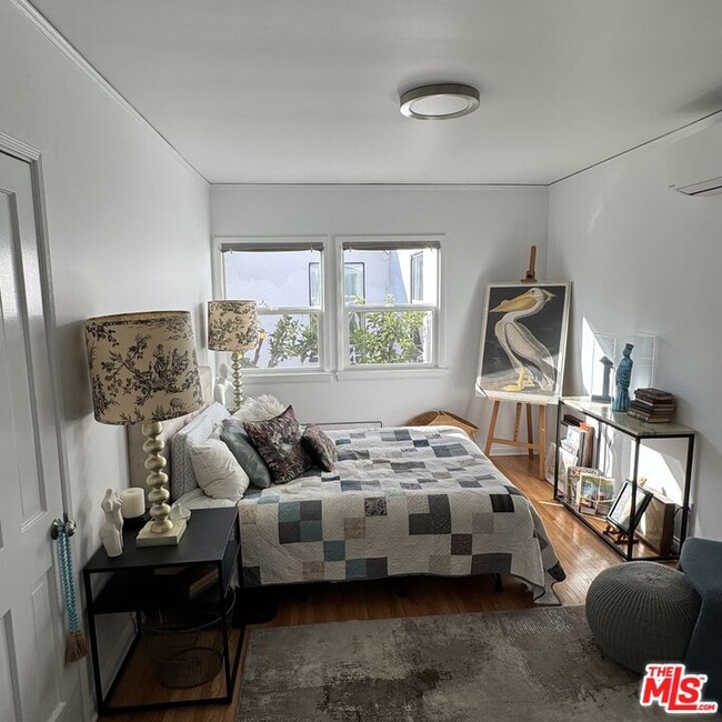 Foto del edificio - 8036 Norton Ave