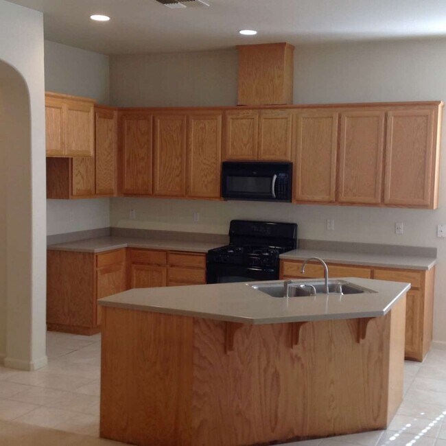 Building Photo - 640 Crevison Peak Dr