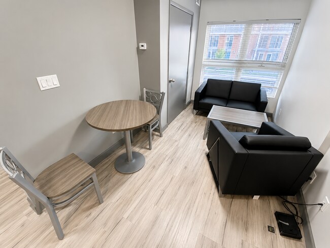 Photo du bâtiment - 258B-258B Sunview St