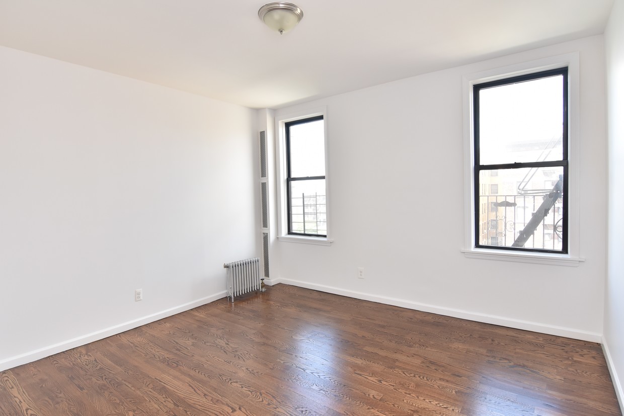 Foto principal - 566 W 162nd St