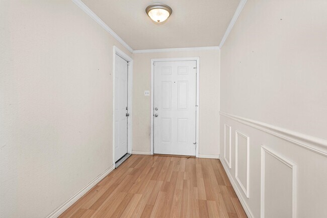 Foto del edificio - 13650 Cherrydown St