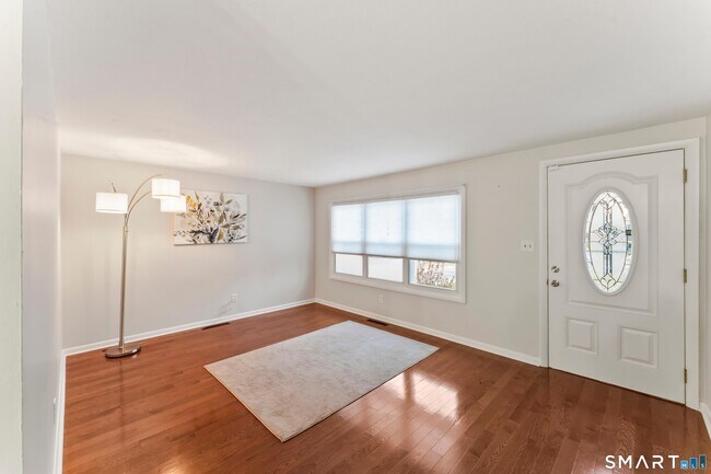 Building Photo - 67 Dogwood Dr