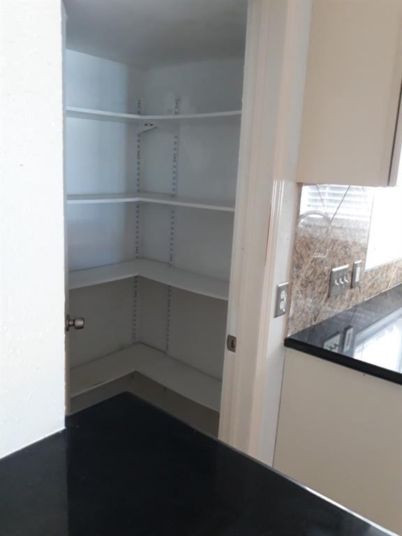 Foto del edificio - 5611 Stewart Ave