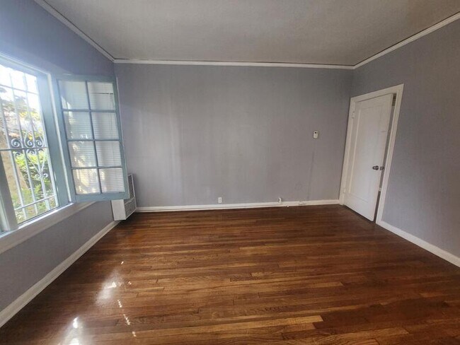 Foto del edificio - 4023 W 6th St