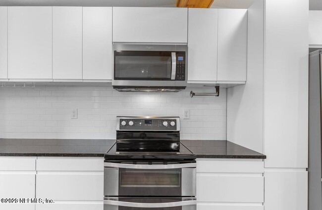 Building Photo - 1719 Latour Pl
