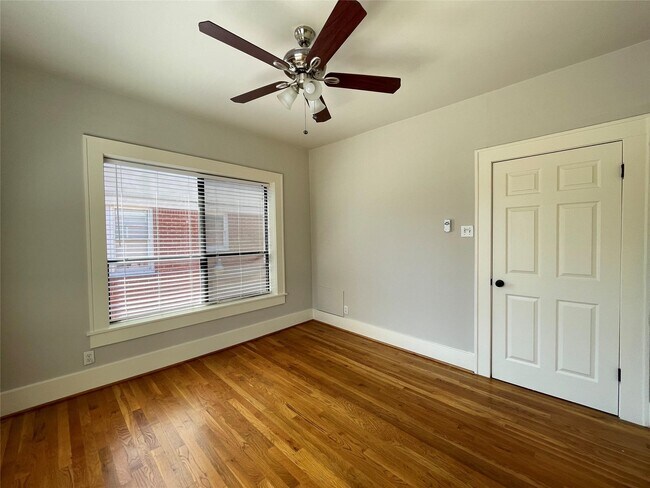 Building Photo - 1201 W Gray St