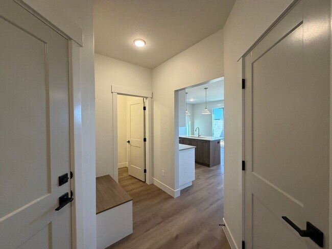 Foto del edificio - 614 Hemsworth Ln