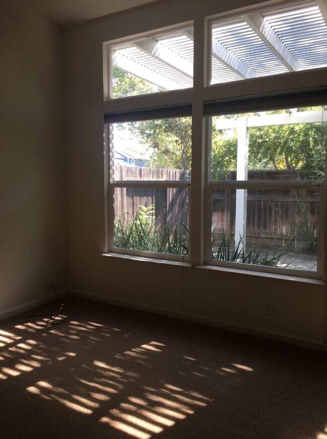 Foto del edificio - 3 Bed 2.5  Bath House in South Davis
