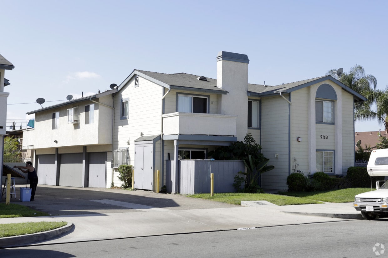 Primary Photo - 728 W Romneya Dr