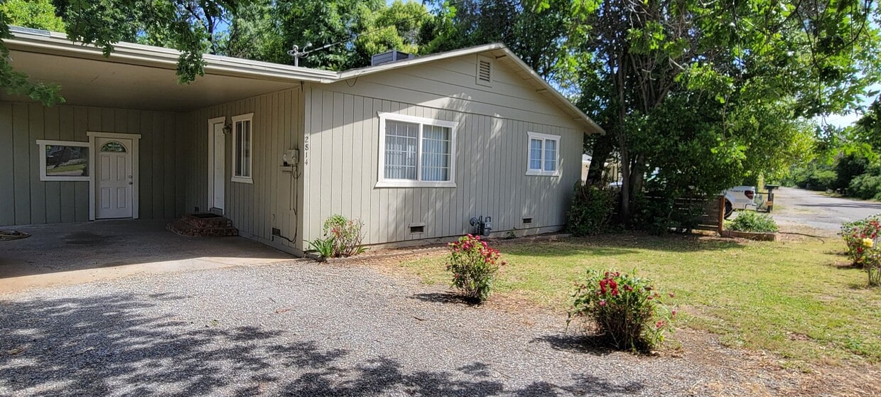 Primary Photo - Spacious 2 Bedroom With Carport and Storag...