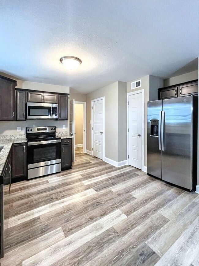 Foto del edificio - Spacious 3-Bedroom Home in a Prime Locatio...