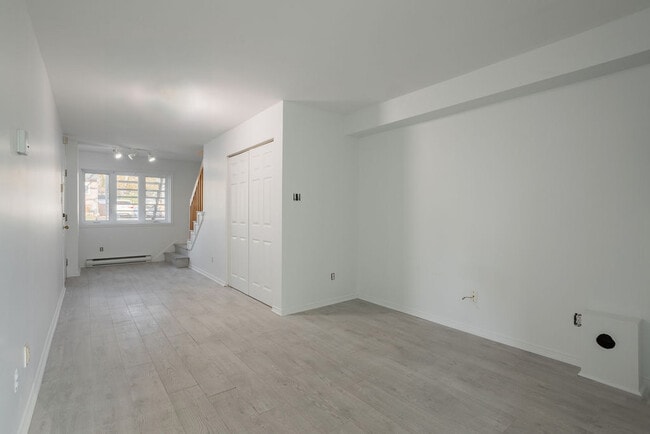 Building Photo - 91 AV JOLLIET