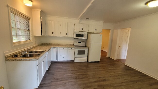 Building Photo - 271 Peachtree Cir