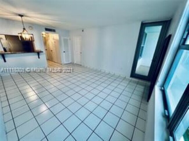 Building Photo - 2899 Collins Ave