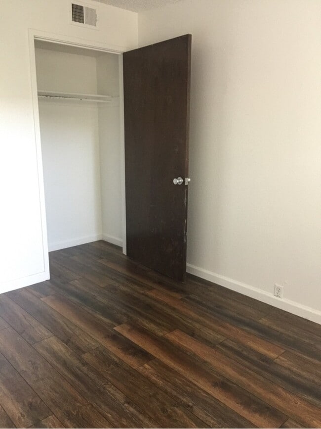 Building Photo - Beautiful 3 bedroom home in Central Davis available for fall move in!