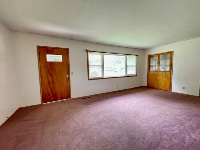 Building Photo - In BELLVILLE!  3 Bedroom Ranch Home!