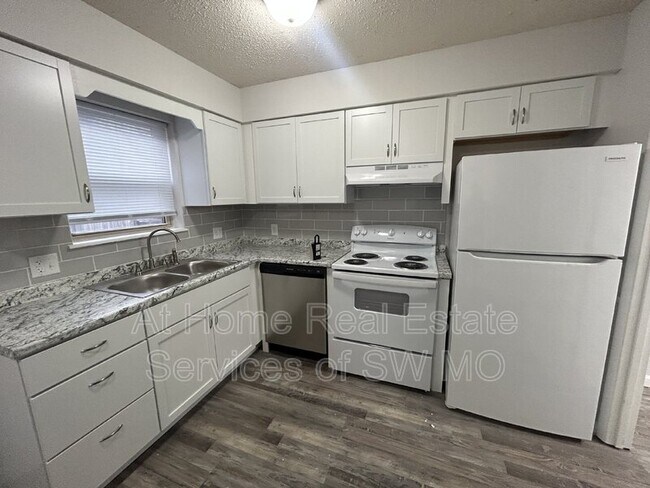 Foto del edificio - 3339 E Linwood St