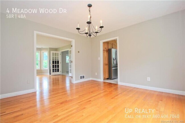 Building Photo - 4 Meadow Wood Dr