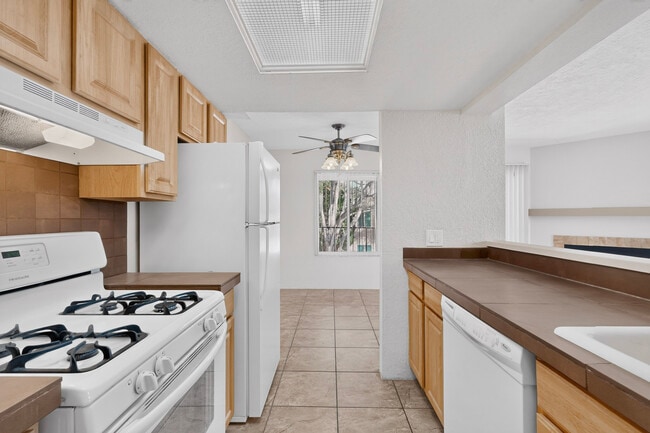 Building Photo - Cloverleaf Apartments
