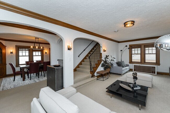 Building Photo - 3 Bed, 1.5 Bath Home for Rent – Historic S...