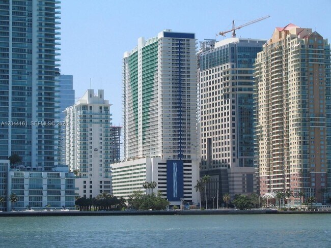 Foto del edificio - 1200 Brickell Bay Dr