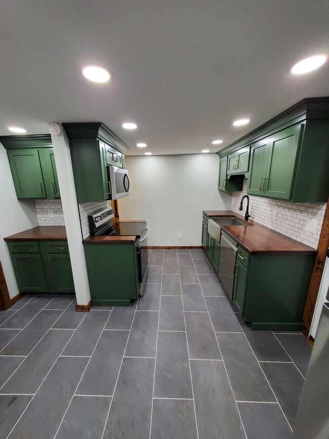 Building Photo - 189 E 2nd St