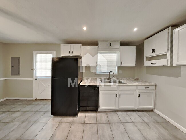 Building Photo - 5409 Pine Valley Dr