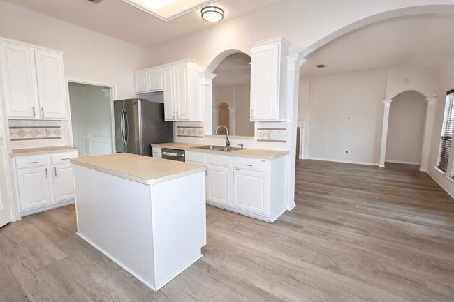 Foto del edificio - 6343 Big Oak Canyon Dr
