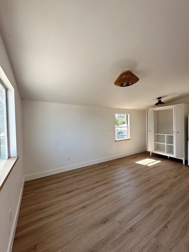 Foto del edificio - 1500 N Johnson Rd