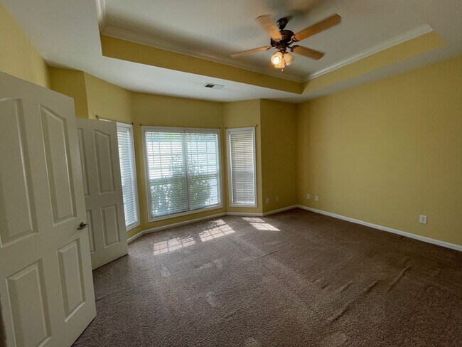 Foto del edificio - 3213 Hardwood Dr