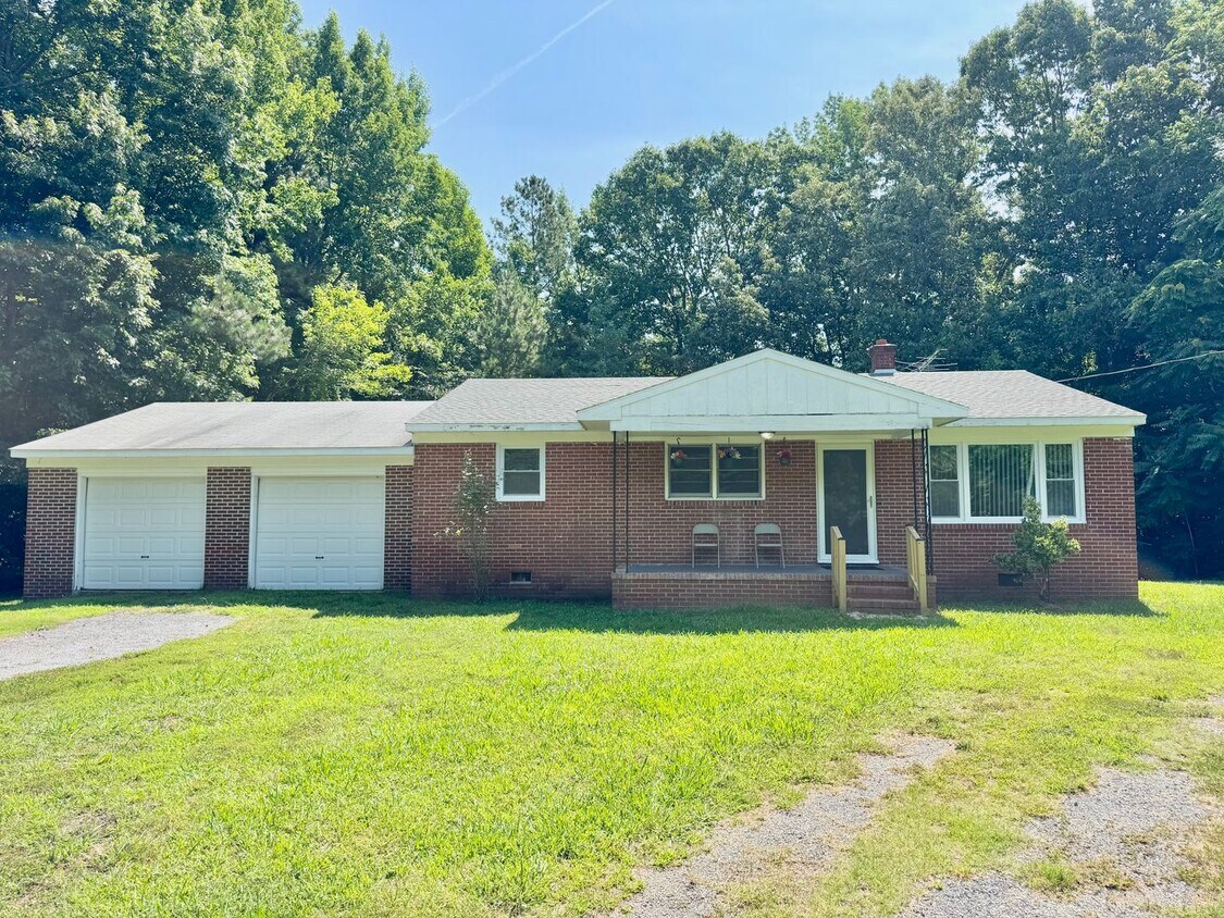 Primary Photo - Quiet & Peaceful Rancher For Rent!