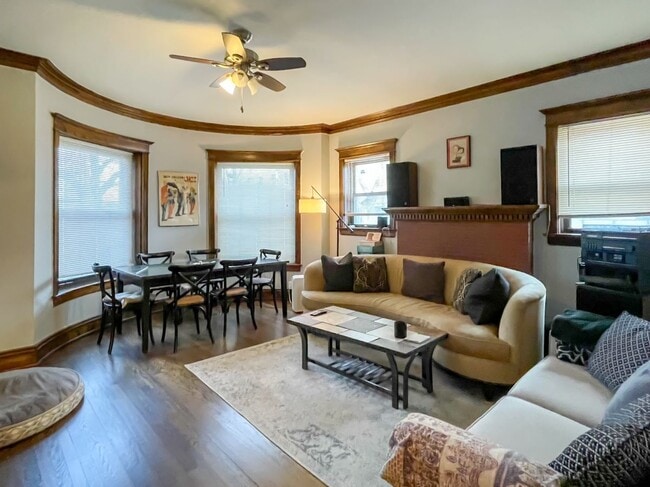 Building Photo - 901 W Gordon Ter