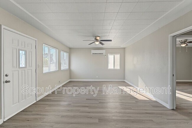 Foto del edificio - 230 W Whittier Ave