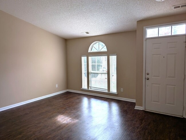 Building Photo - 100% Upgraded!  Minutes form I-485/Airport...