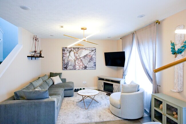 Building Photo - 512 Auld Farm Cir