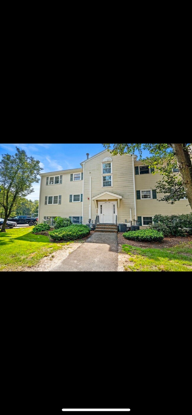 Foto del edificio - 375 Aiken Ave