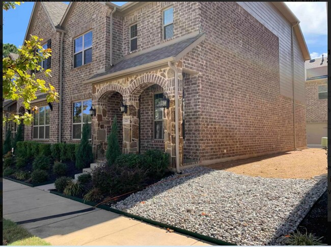 Building Photo - 2217 Pinnacle Ln