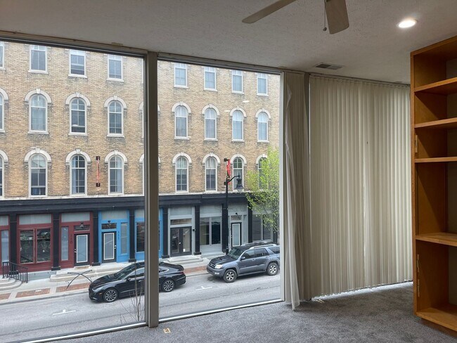 Foto del edificio - Large Downtown Condo